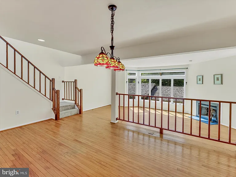31 Valerian Ct — Photo 8