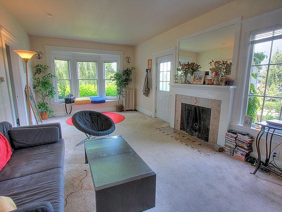 2nd image of 5046 15th Ave NE APT 4