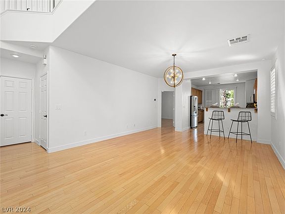 4th image of 912 Percy Arms St