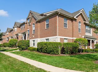 27W717 S Meadowview Dr, Winfield, IL 60190