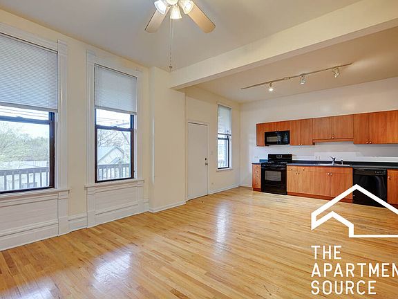 2nd image of 1814 N Milwaukee Ave #3R