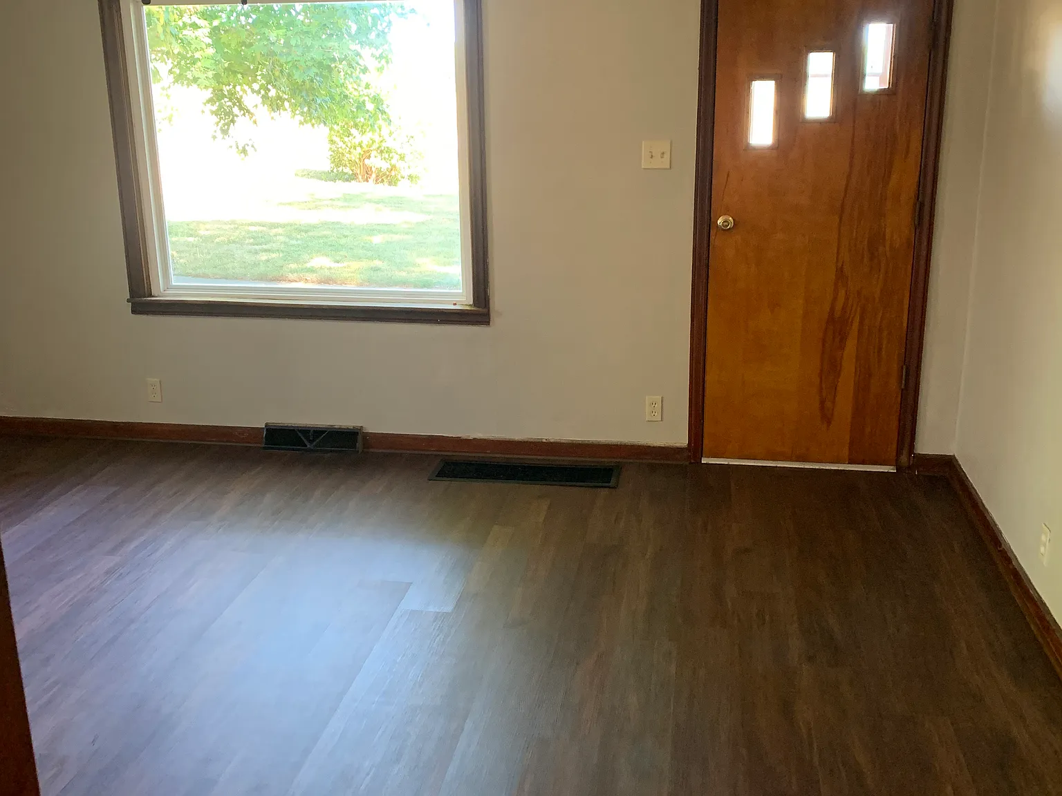2 bed, 842 sqft, $1,350 — Photo 2