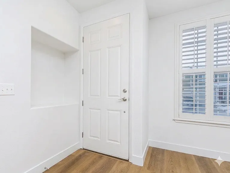 643 Grimson Pl — Photo 3