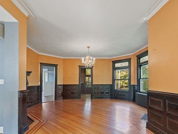 5th image of 70 Sunnyside Dr