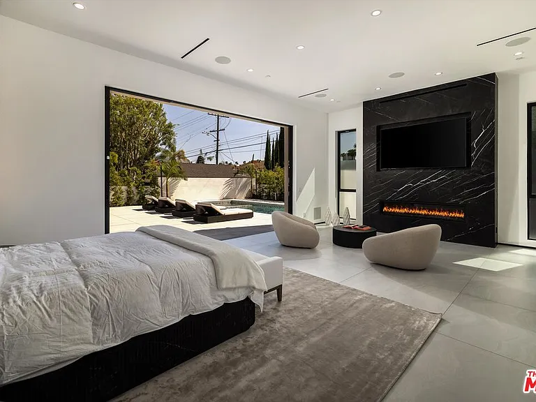 621 N Rodeo Dr — Photo 21