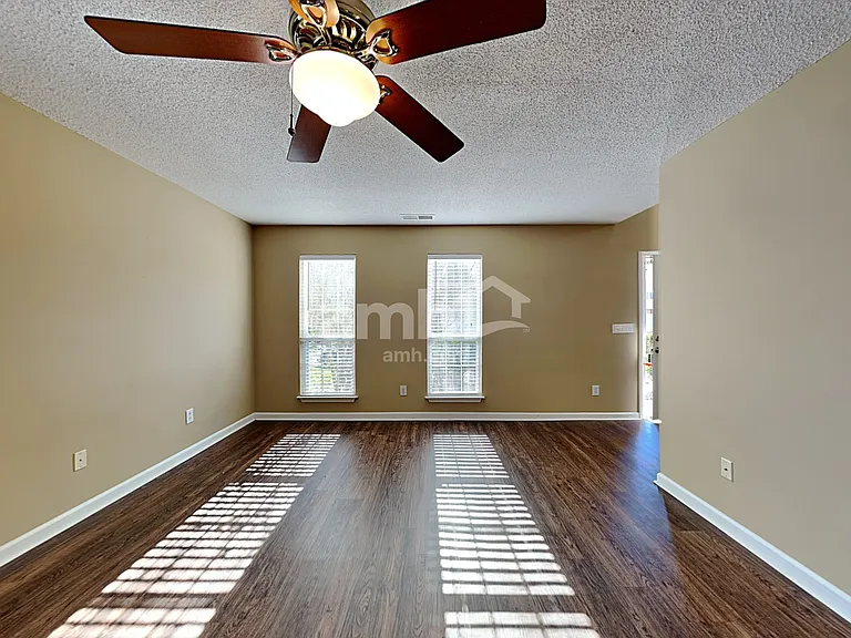 205 Fairview Lake Way — Photo 6