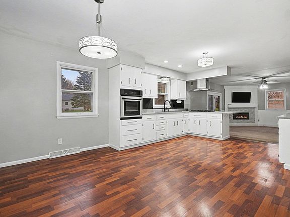 5th image of 3694 N Greenwood Dr