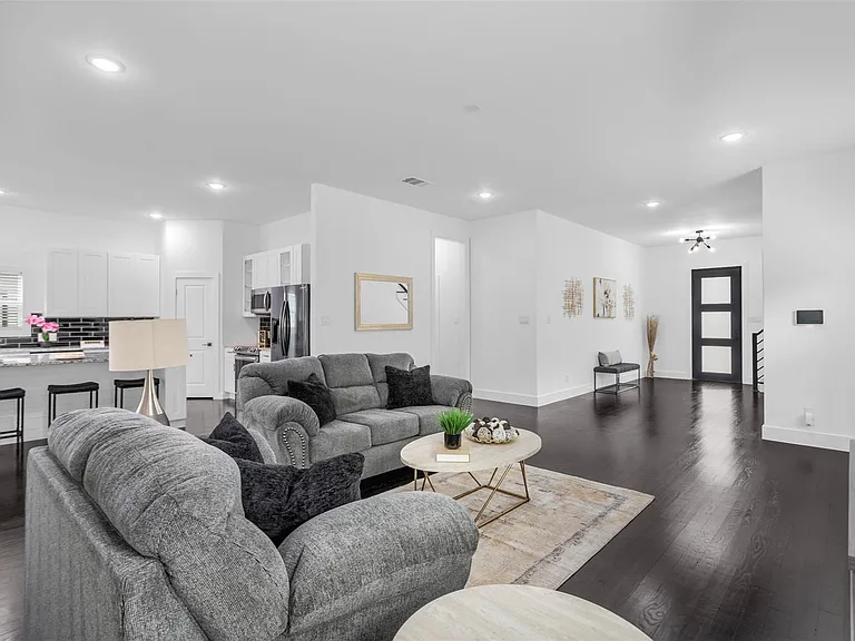 407 Dubois Ave — Photo 26