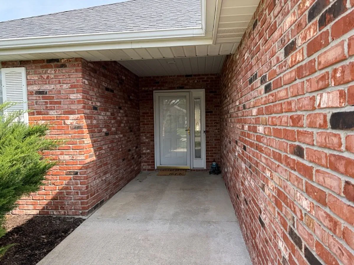 Building Photo - 707 Ames Dr