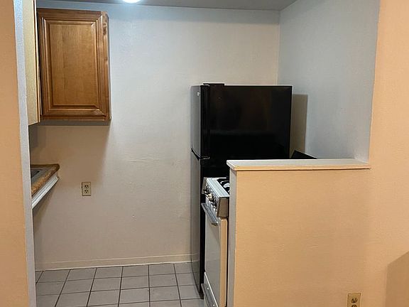 4th image of 1350 1/2 Nancy St