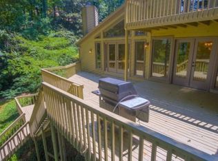 8975 Ridgemont Dr, Sandy Springs, GA 30350