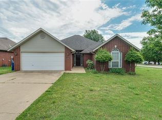 707 Glasgow Ln, Bentonville, AR 72712