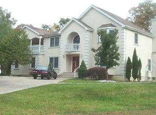 10 Sandalwood Dr, Livingston, NJ 07039