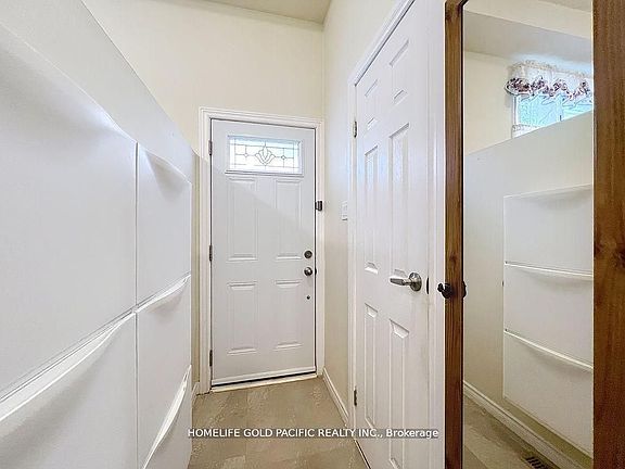 3rd image of 42 Stonehill Ct #11