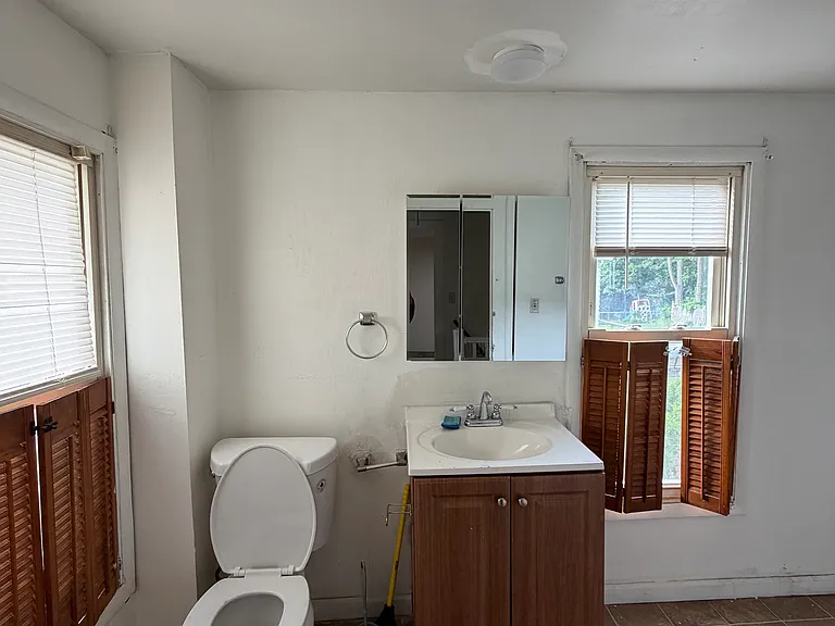65 Tompkins St — Photo 8
