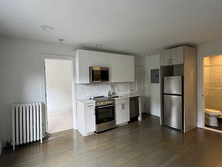 226 Newbury St #4R — Photo 3
