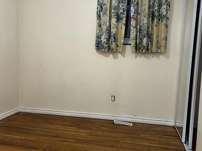 100 Sutherland Ave — Photo 6