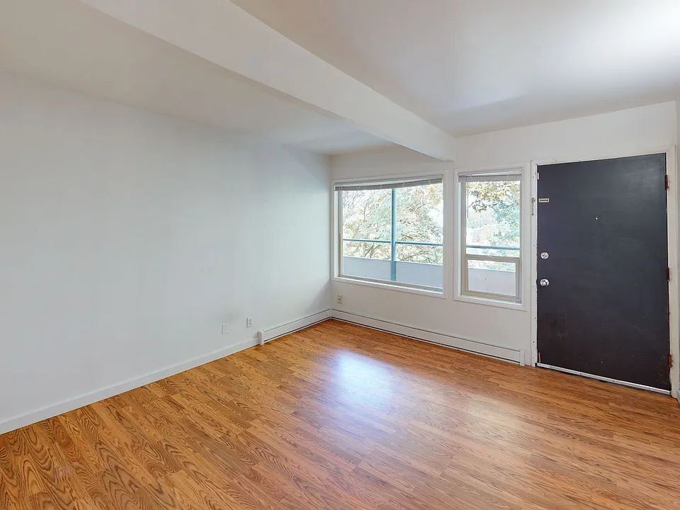 Penrith Apartments - Walk to UW or U-Village!