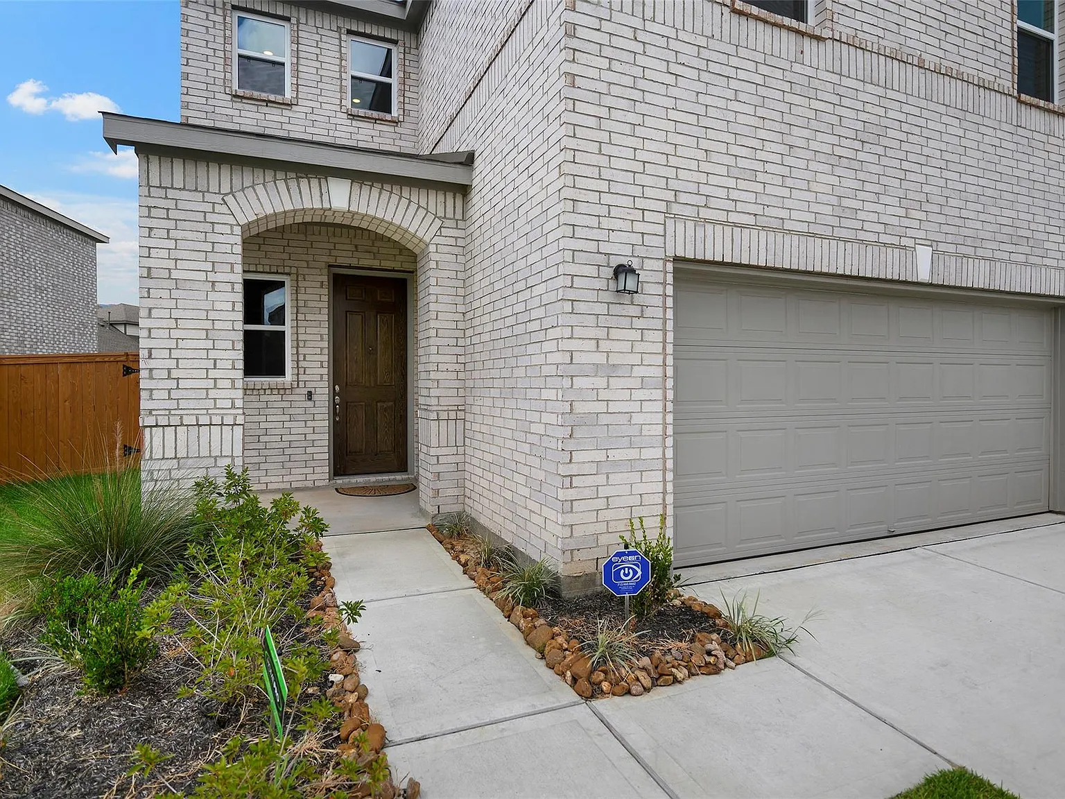 3 bed, 2.5 bath, 1953 sqft, $2,400 — Photo 3