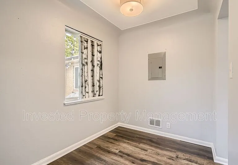 2442 S Corona St — Photo 4
