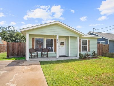 906 S Young Street, Rockport, TX, 78382