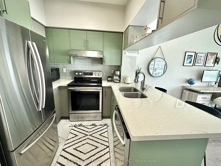 909 Bay St #701 — Photo 8