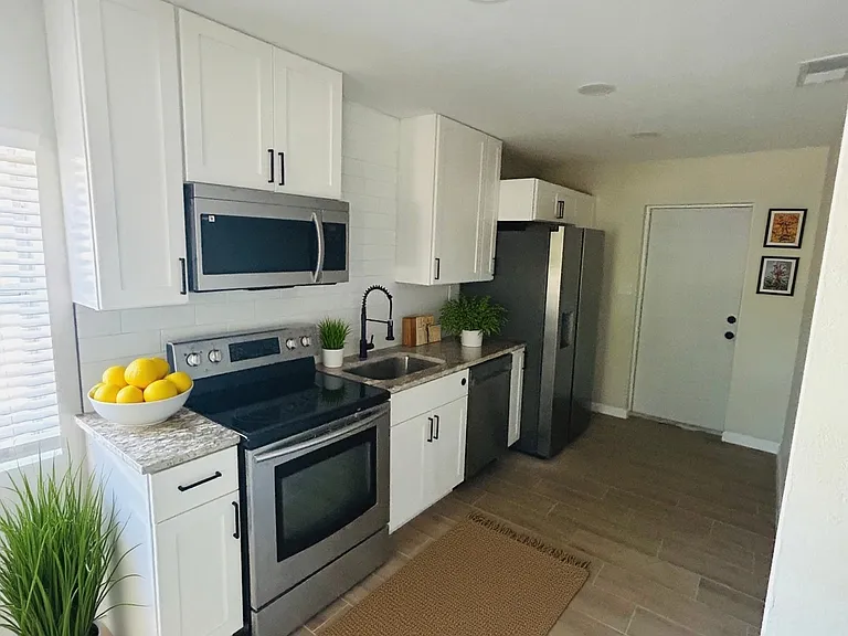 1145 Oakhill St #A — Photo 4