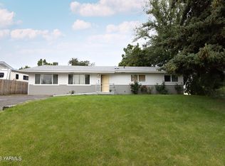 1302 Chenaur Dr, Zillah, WA