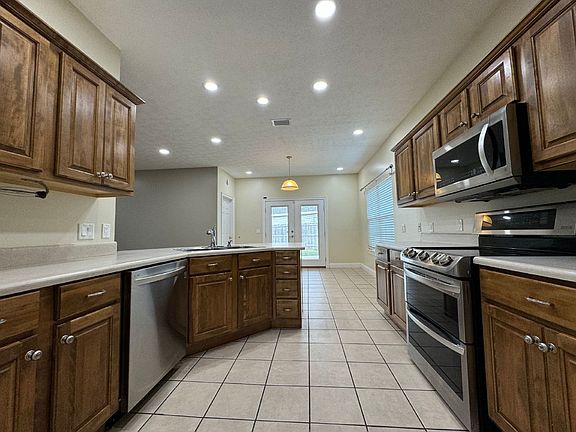 3rd image of 5313 Seneca Ln