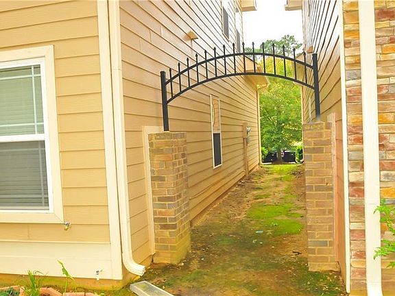 2nd image of 120 Wellbrook Ct NE