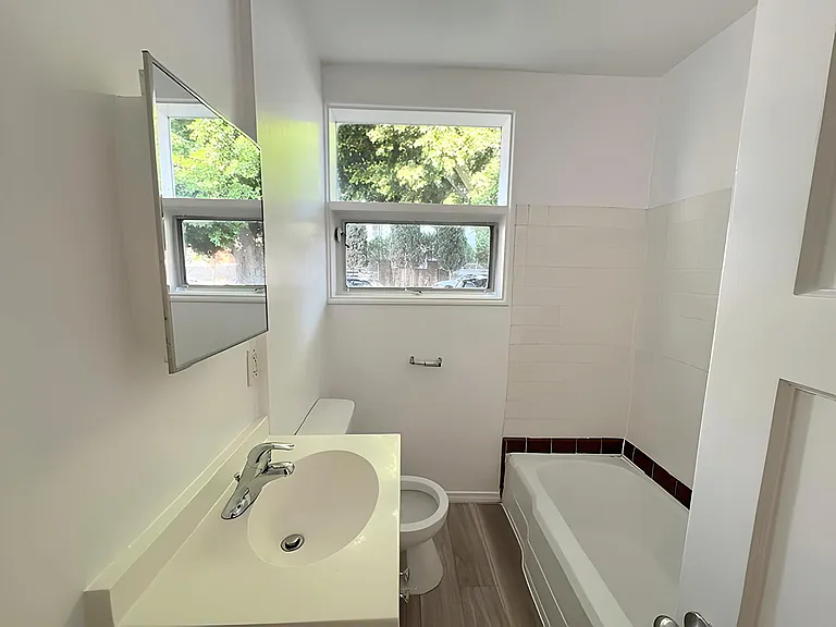 215 N Kenmore Ave #D — Photo 11