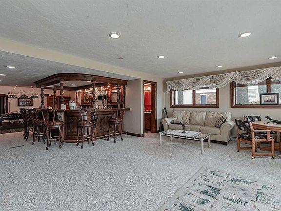 5th image of 56003 Riverdale Dr