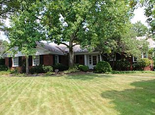 8 Old Farm Rd, Carnegie, PA 15106