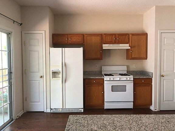 3rd image of 1421 Anona Pl