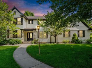 5346 Griffin Ln, Bettendorf, IA 52722