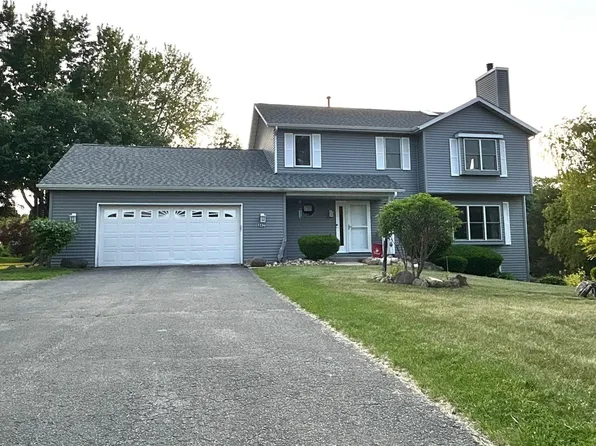 6642 Tipperary Trl, Roscoe, IL 61073
