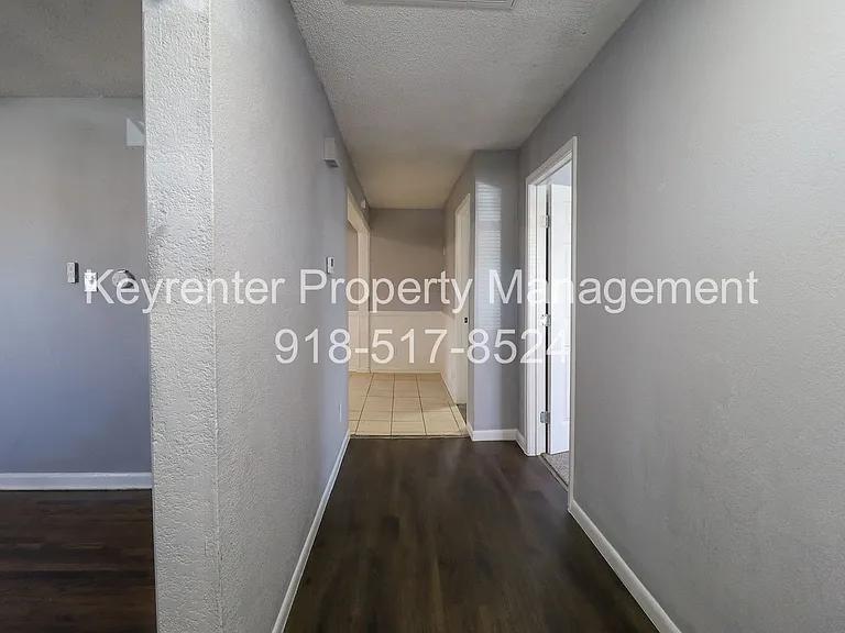 5330 W 2nd St — Photo 4