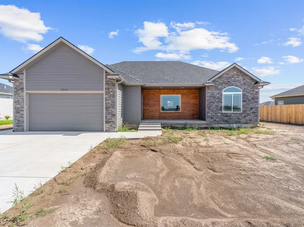 2919 Crystal Lake Dr, Salina, KS 67401