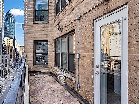 2nd image of 140 E 56th St APT 11D