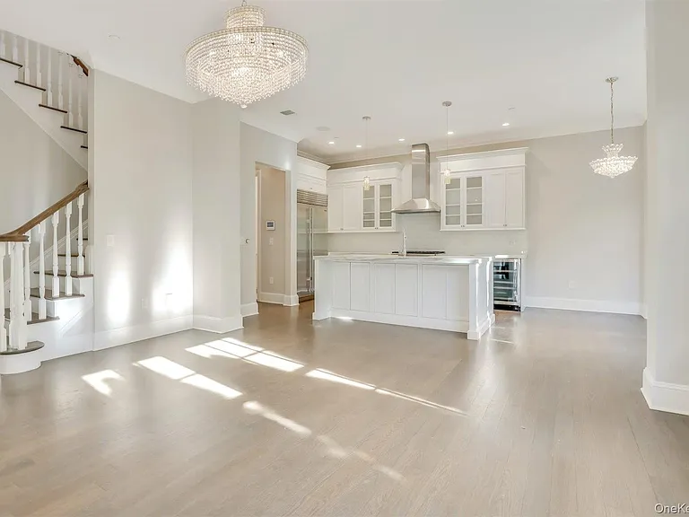 402 Grist Mill Cir — Photo 2