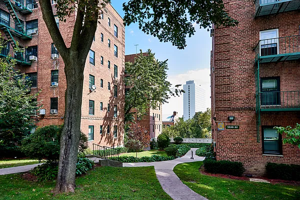 Rented by A&E Real Estate Management | media 11