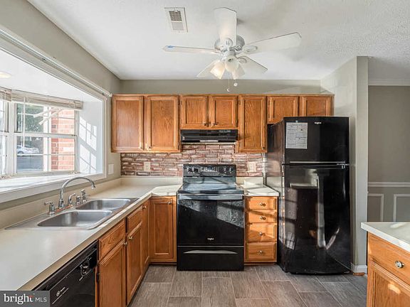 3rd image of 417 Westminster Ln