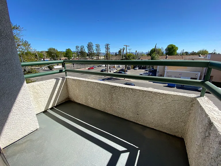 Lassen Apartments — Photo 10