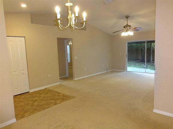 3rd image of 1207 Summer Breeze Dr