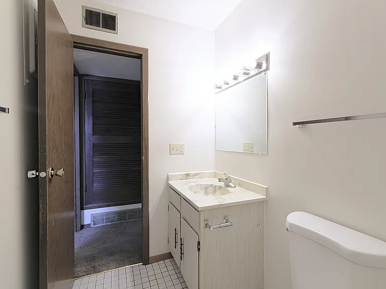1728 S 14th St #13 — Photo 11