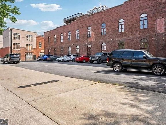 3rd image of 322 Peters St SW Unit 6