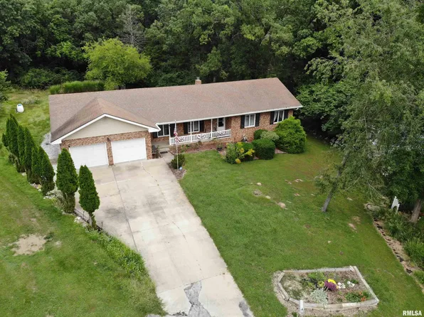 11 Woodland Ln, Macomb, IL 61455