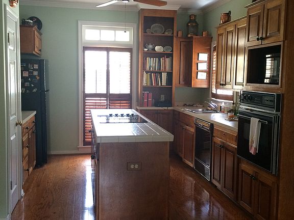 Kitchen with island