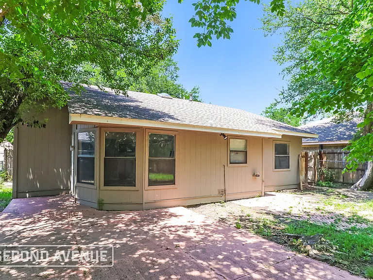 1340 Cy Blackburn Cir — Photo 21