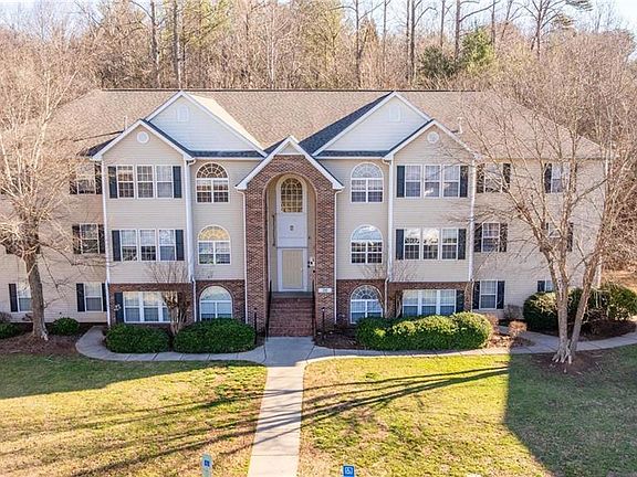 4th image of 221 Ivy Glen Ct